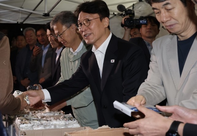 김민석 총리,  “건설근로자의 일자리...